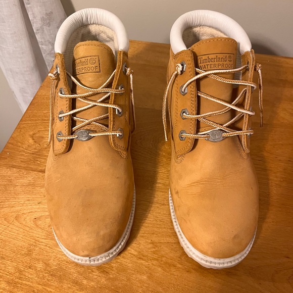 Timberlands 9.5 boots - Picture 1 of 6